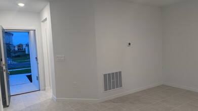 5640 Nispero Wy in Kissimmee, FL - Building Photo - Building Photo