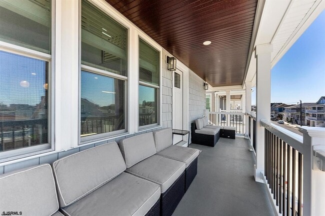 21 N Wyoming Ave, Unit B in Ventnor City, NJ - Building Photo - Building Photo