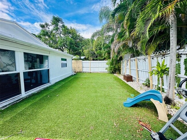 property at 1526 N Victoria Park Rd