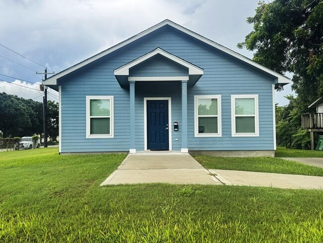 1408 N De Leon St in Victoria, TX - Building Photo - Building Photo