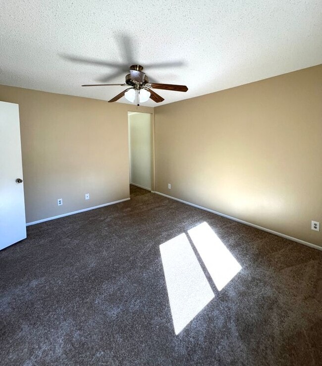 27949 Tyler Ln in Santa Clarita, CA - Building Photo - Building Photo