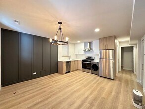 2439 W Walton St in Chicago, IL - Building Photo - Building Photo