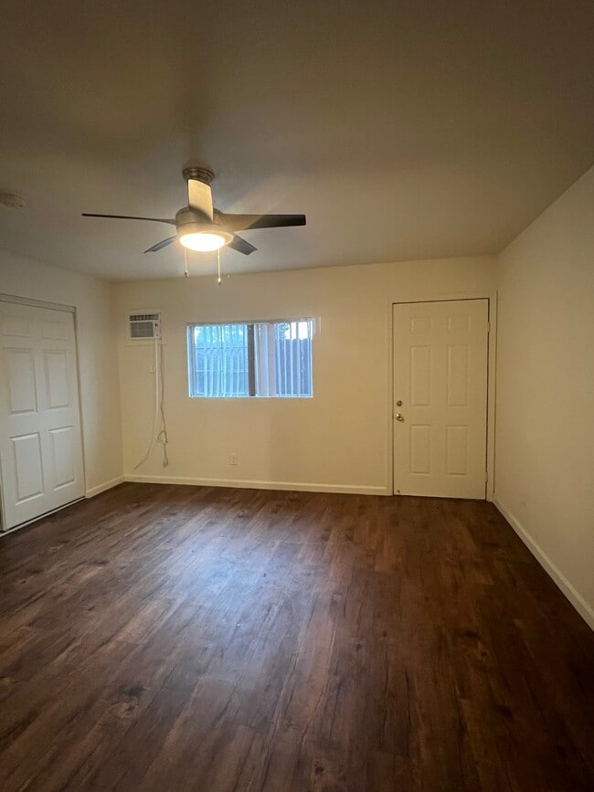 639 Missouri Ave in Placentia, CA - Foto de edificio - Building Photo