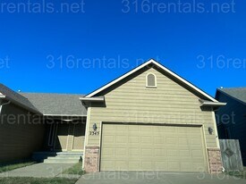 2345 S Goebel Cir in Wichita, KS - Building Photo