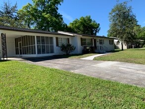 1106 NE 17th Ter in Ocala, FL - Building Photo - Building Photo