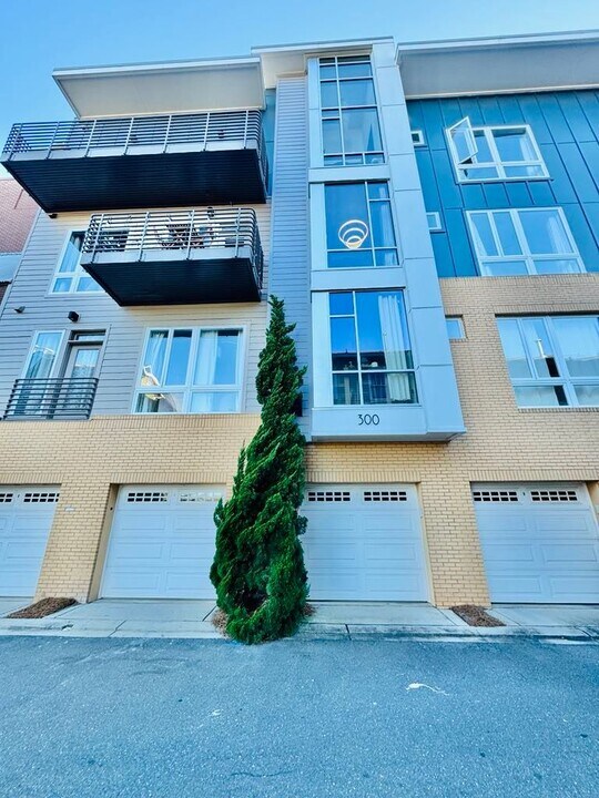 300 Magnolia Ave in Charlotte, NC - Building Photo