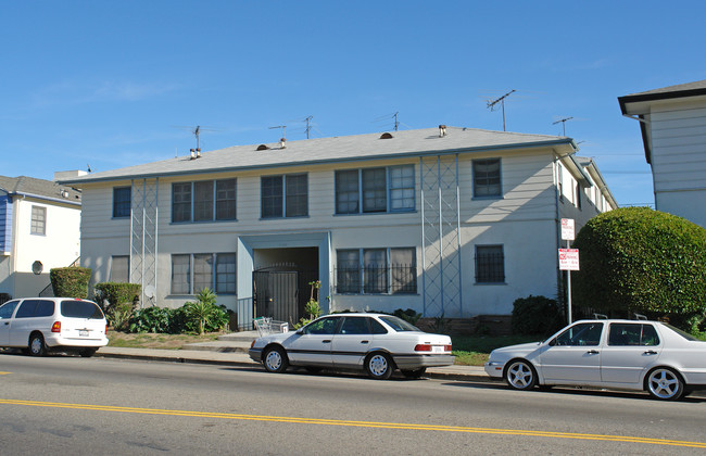 1180 S Fairfax Ave in Los Angeles, CA - Building Photo - Building Photo