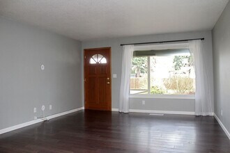 11240 SE Lincoln St in Portland, OR - Building Photo - Building Photo