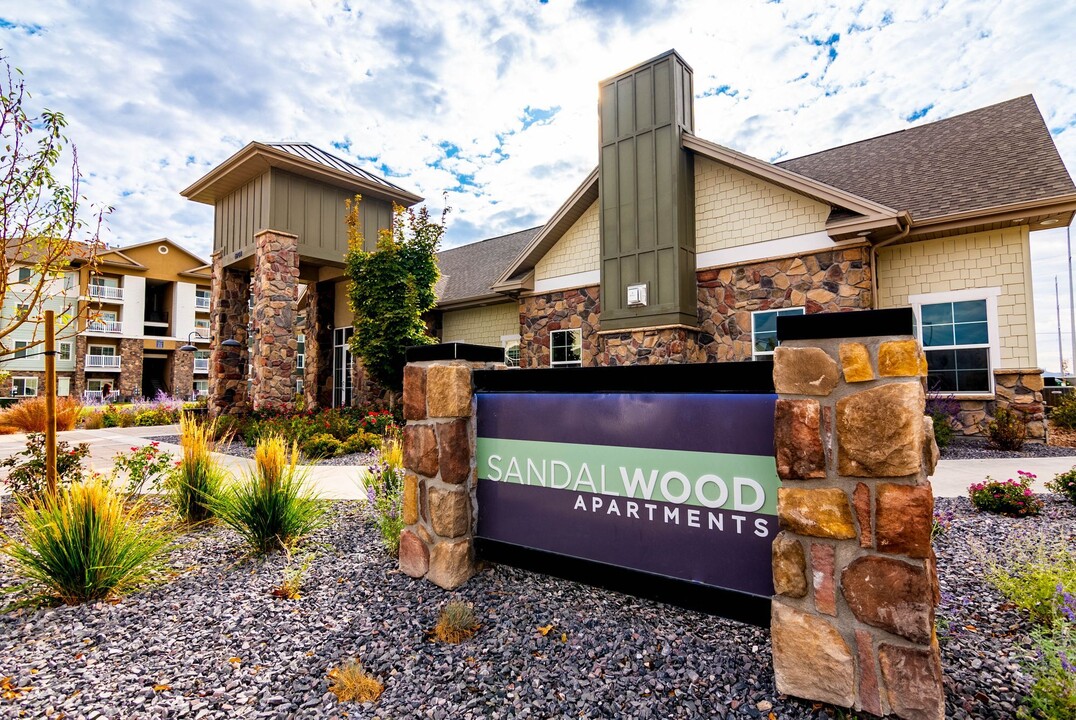 Sandalwood in West Valley, UT - Foto de edificio