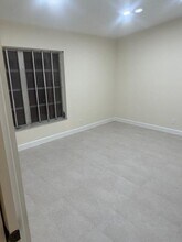 5400 Lakewood Cir S in Margate, FL - Building Photo - Building Photo