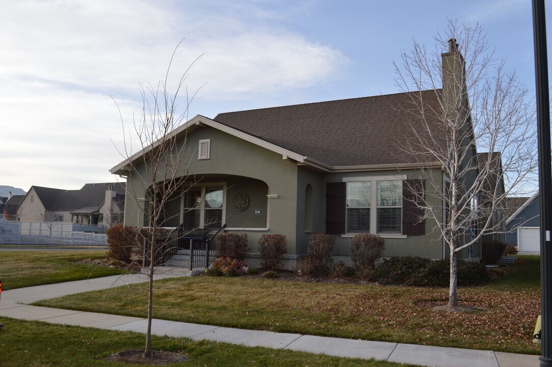 5006 W Rambutan Wy in South Jordan, UT - Foto de edificio