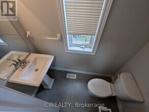 34 Kingsborough Dr in Hamilton, ON - Building Photo - Building Photo