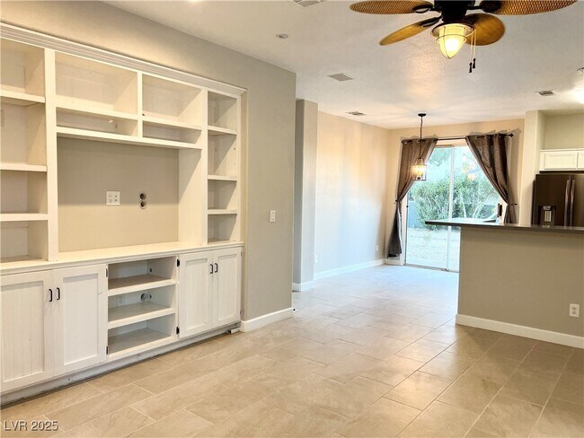 8824 Iron Hitch Ave in Las Vegas, NV - Building Photo - Building Photo