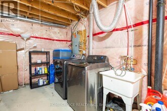 328 Rita's Ave in Newmarket, ON - Building Photo - Building Photo