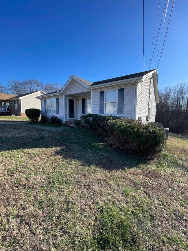 320 Donna Dr in Clarksville, TN - Building Photo - Building Photo