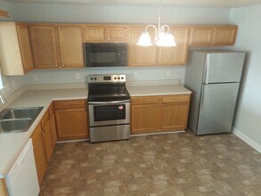 206 Springwood Dr in Jacksonville, NC - Building Photo - Building Photo