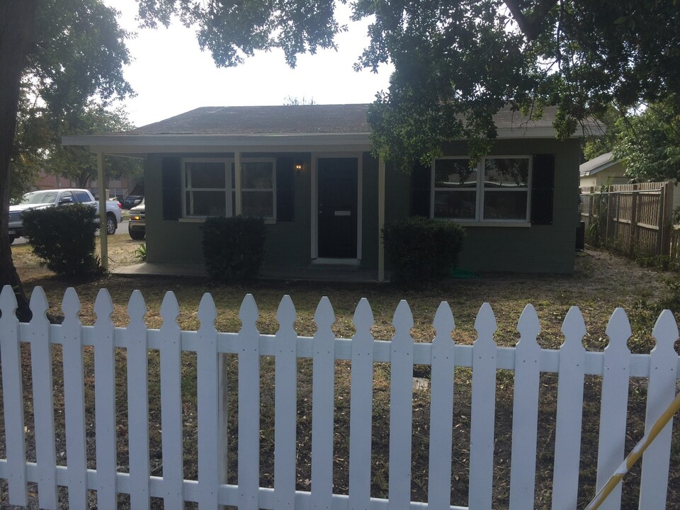 1002 W Arch St in Tampa, FL - Building Photo