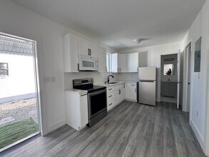 1720 NW 34th Ave in Miami, FL - Building Photo - Building Photo