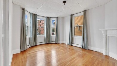 823 Dorchester Ave, Unit 1 in Boston, MA - Building Photo - Building Photo