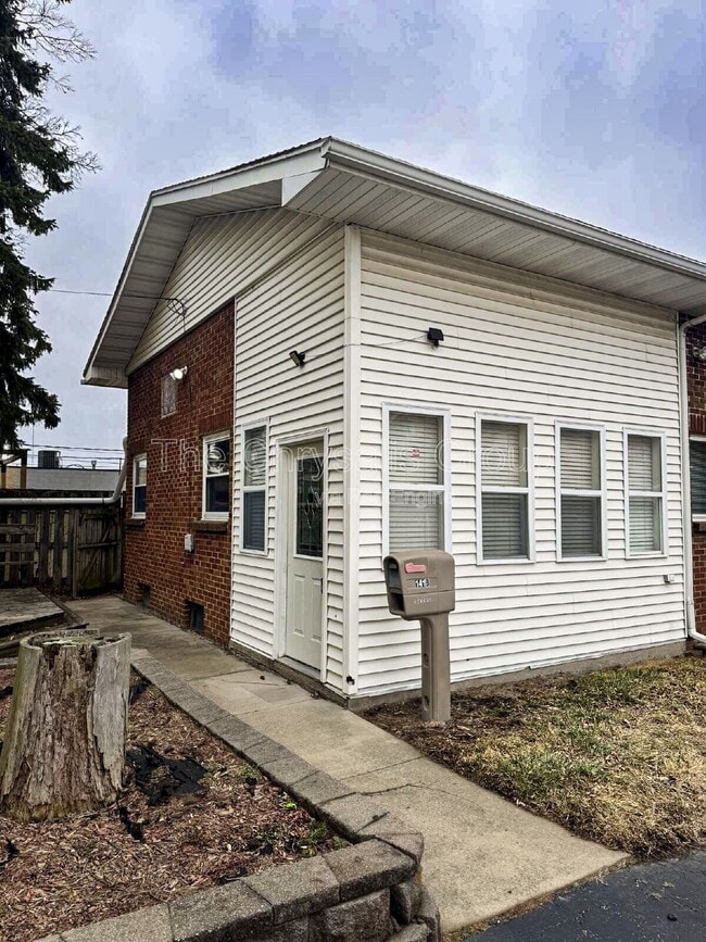 property at 141 E Walnut St