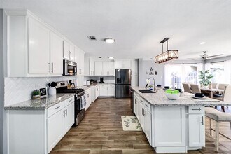 4722 Northrup Dr in Houston, TX - Foto de edificio - Building Photo