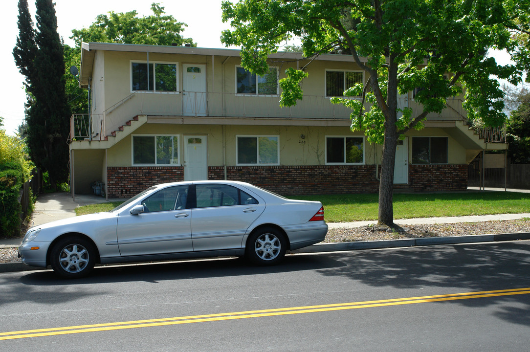 228 Carlton Ave in Los Gatos, CA - Foto de edificio