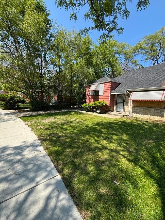 property at 9713 S Oglesby Ave