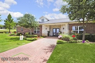 Southwest Pines in Tyler, TX - Building Photo