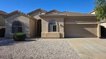 13586 W Monte Vista Rd in Goodyear, AZ - Building Photo