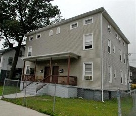 305-307 Beach St in Bridgeport, CT - Building Photo