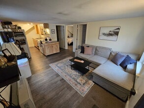 44 Roebuck Ave, Unit Apt 2 in Saco, ME - Foto de edificio - Building Photo