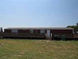2191 Crockett Rd in Sanger, TX - Building Photo