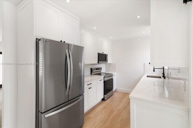7750 SW 17th Terrace in Miami, FL - Building Photo - Building Photo
