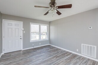 1025 Whitaker Dr in Corpus Christi, TX - Building Photo - Building Photo