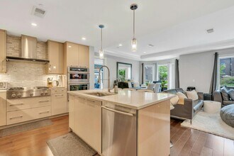 100 Eton Row in Weehawken, NJ - Building Photo - Building Photo