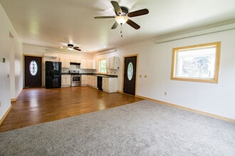 504 Decorah Ave, Unit 1 in Decorah, IA - Building Photo - Building Photo