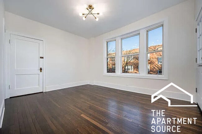 3749 W School St, Unit 1 in Chicago, IL - Building Photo - Building Photo