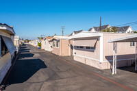 2060 Newport Blvd in Costa Mesa, CA - Building Photo - Building Photo