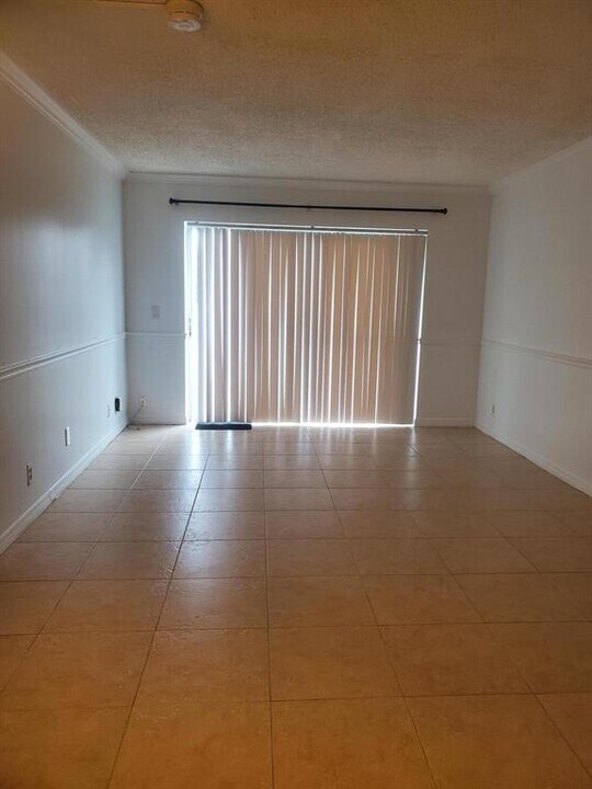 3274 Coral Ridge Dr, Unit 3274 in Coral Springs, FL - Building Photo