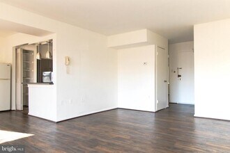 37 Canterbury Square in Alexandria, VA - Building Photo - Building Photo