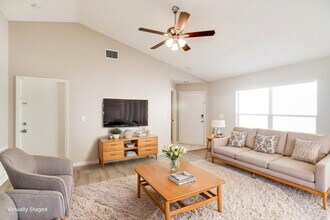 22501 Crows Nest Ct in Lutz, FL - Building Photo - Building Photo