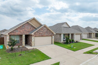 McPherson Village in Crowley, TX - Foto de edificio - Building Photo