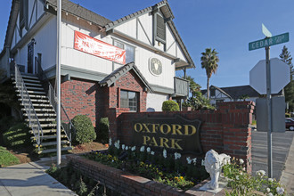Oxford Park Apartments in Fresno, CA - Foto de edificio - Building Photo