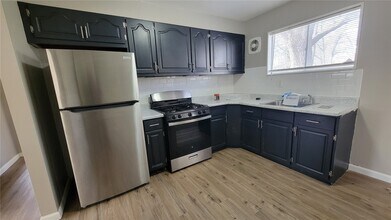 227 Meadowcrest Dr in Ferguson, MO - Building Photo - Building Photo