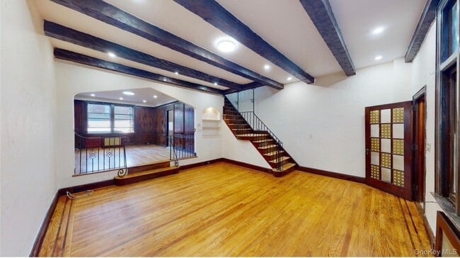 90-09 68th Ave in Queens, NY - Foto de edificio - Building Photo