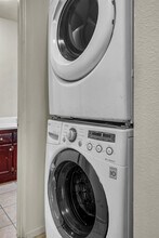 5231 Huntington Dr N, Unit 4 in Los Angeles, CA - Foto de edificio - Building Photo