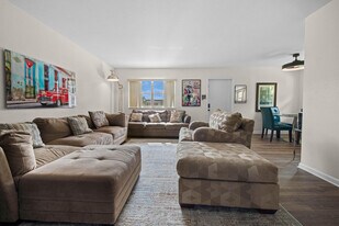 336 Brittany Ave in Delray Beach, FL - Building Photo