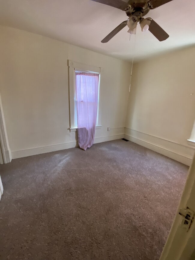 557 Lafayette Ave in Sharon, PA - Building Photo - Building Photo