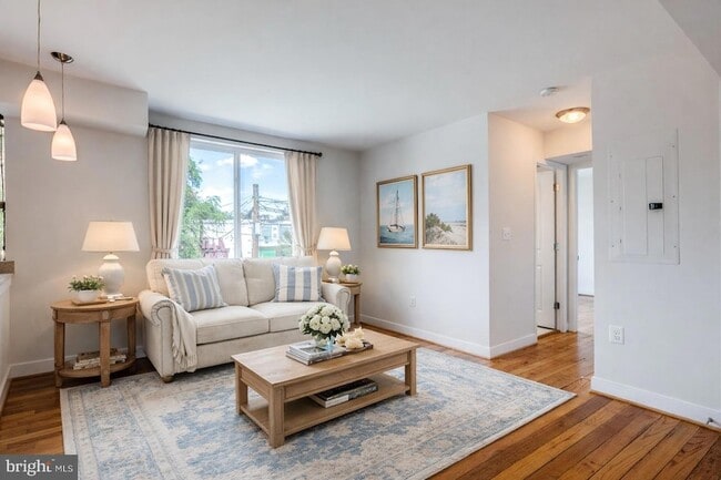 420 16th St SE, Unit 208 in Washington, DC - Foto de edificio - Building Photo