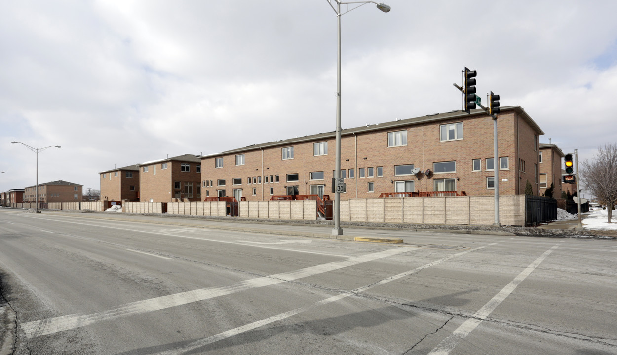 Glencar Estates in Chicago, IL - Building Photo